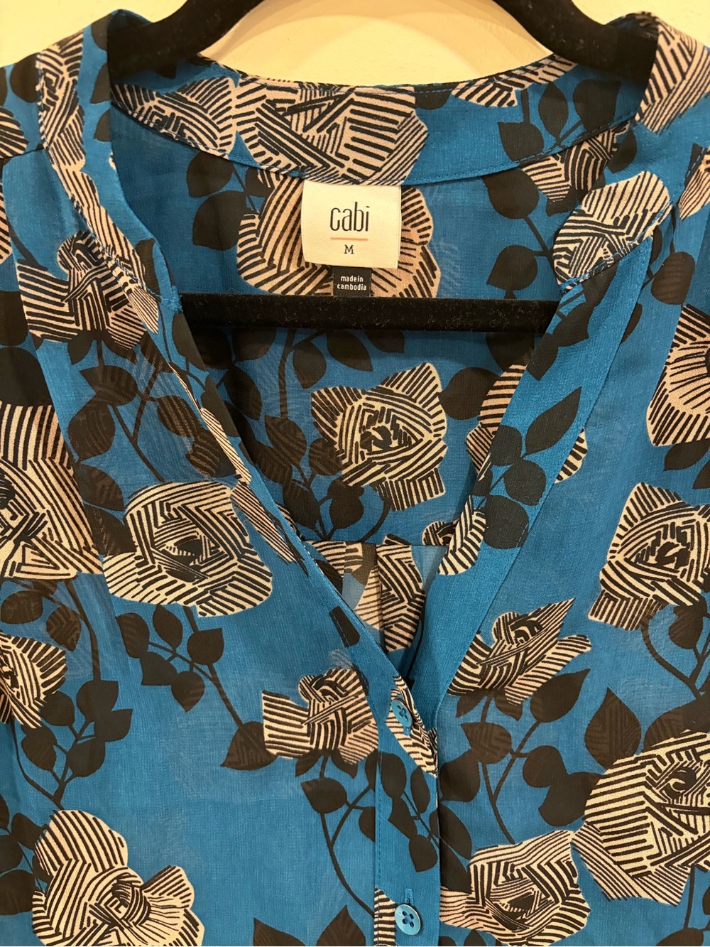Cabi Blue Floral Sleeveless V-Neck Blouse Size M - Picture 3 of 4